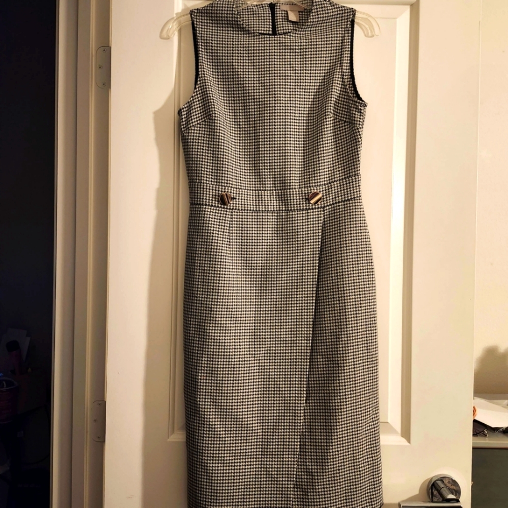 Women's Elegant Black and White and Grey Houndstooth Sleeveless Dress